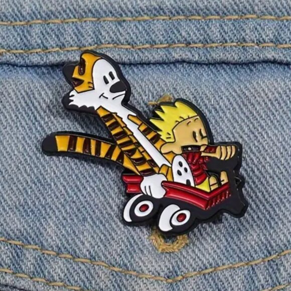 Calvin & Hobbes Collectible Enamel Pin NEW! 833TT4 - Picture 4 of 8